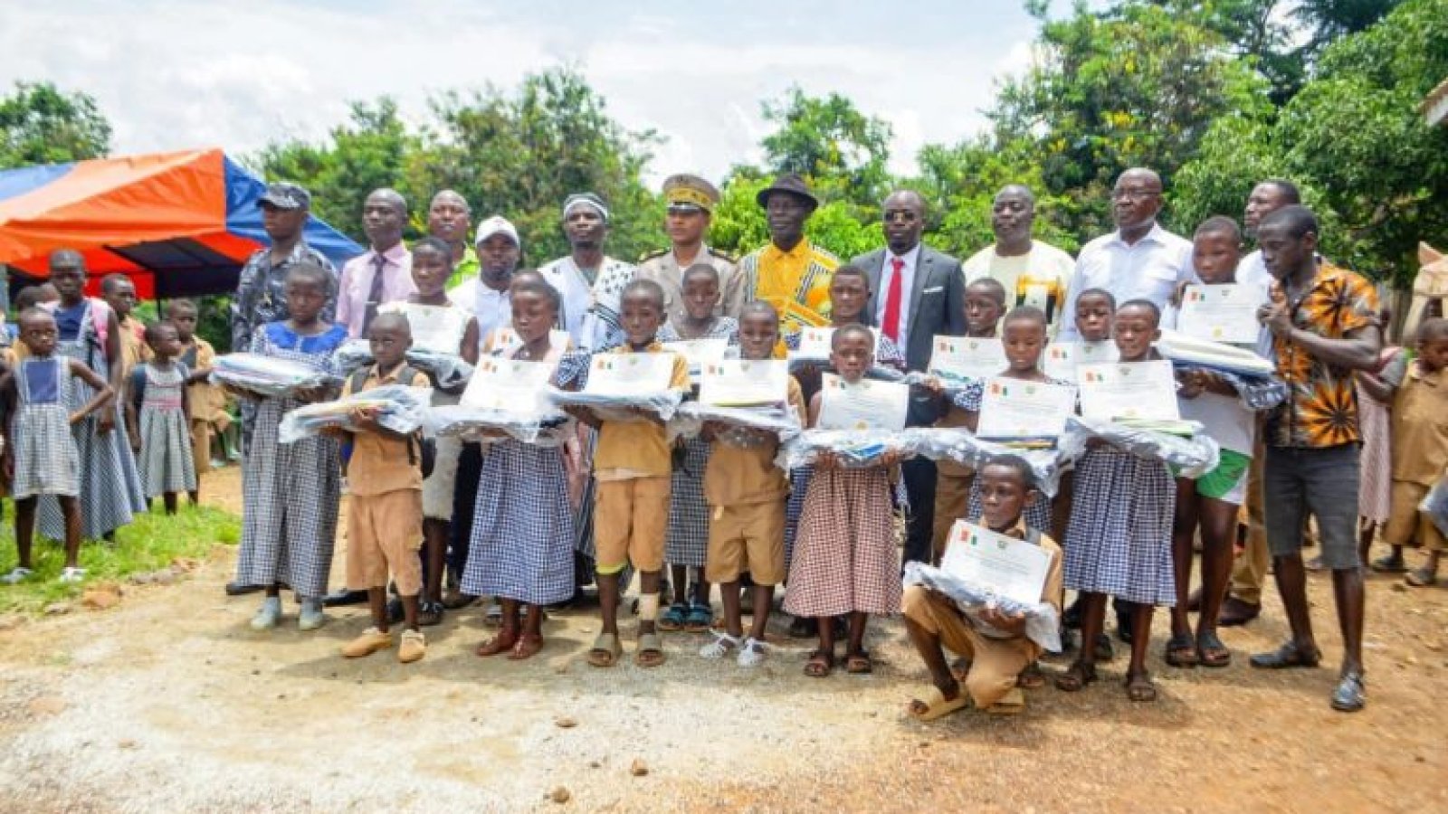 Toulépleu : l’ONG Aurore nouvelle récompense les meilleurs élèves de Bakpahi