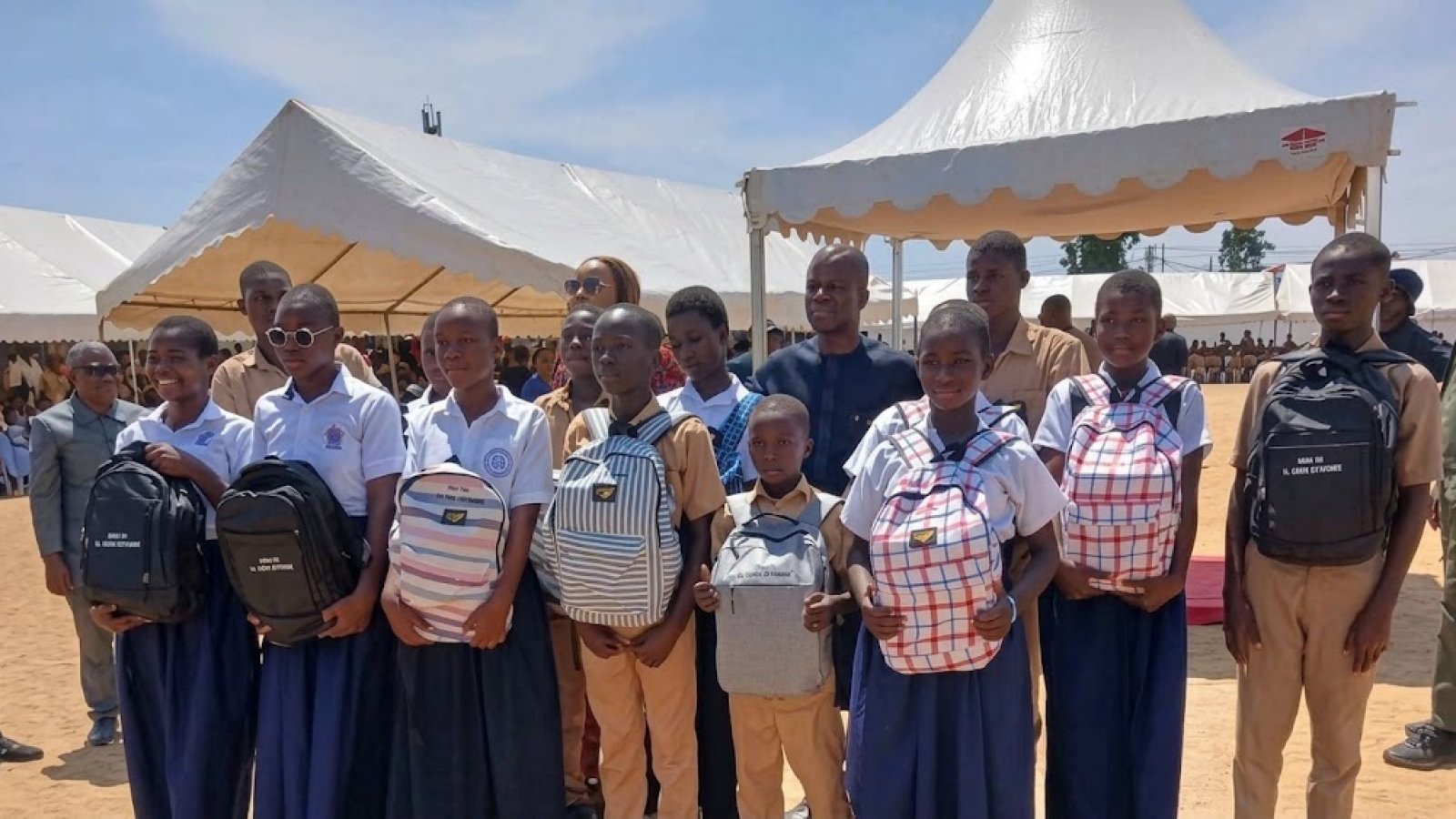 Port-Bouët : la Fondation Nina Bley offre 2 000 kits scolaires aux enfants des quartiers déguerpis