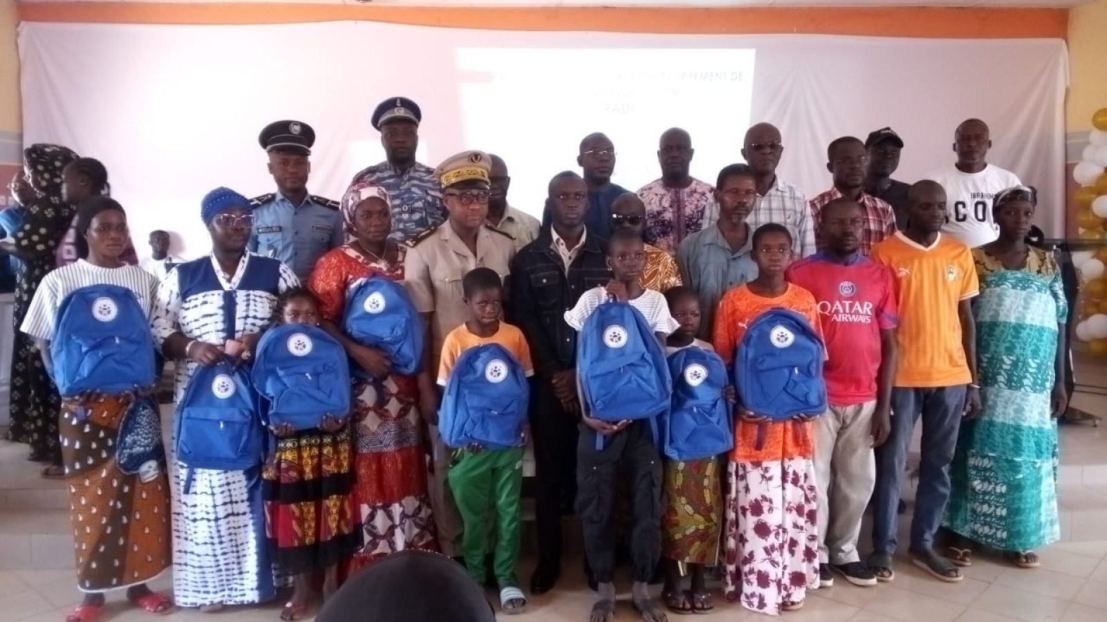 Ouangolodougou : 100 élèves issus de familles défavorisées reçoivent des kits scolaires