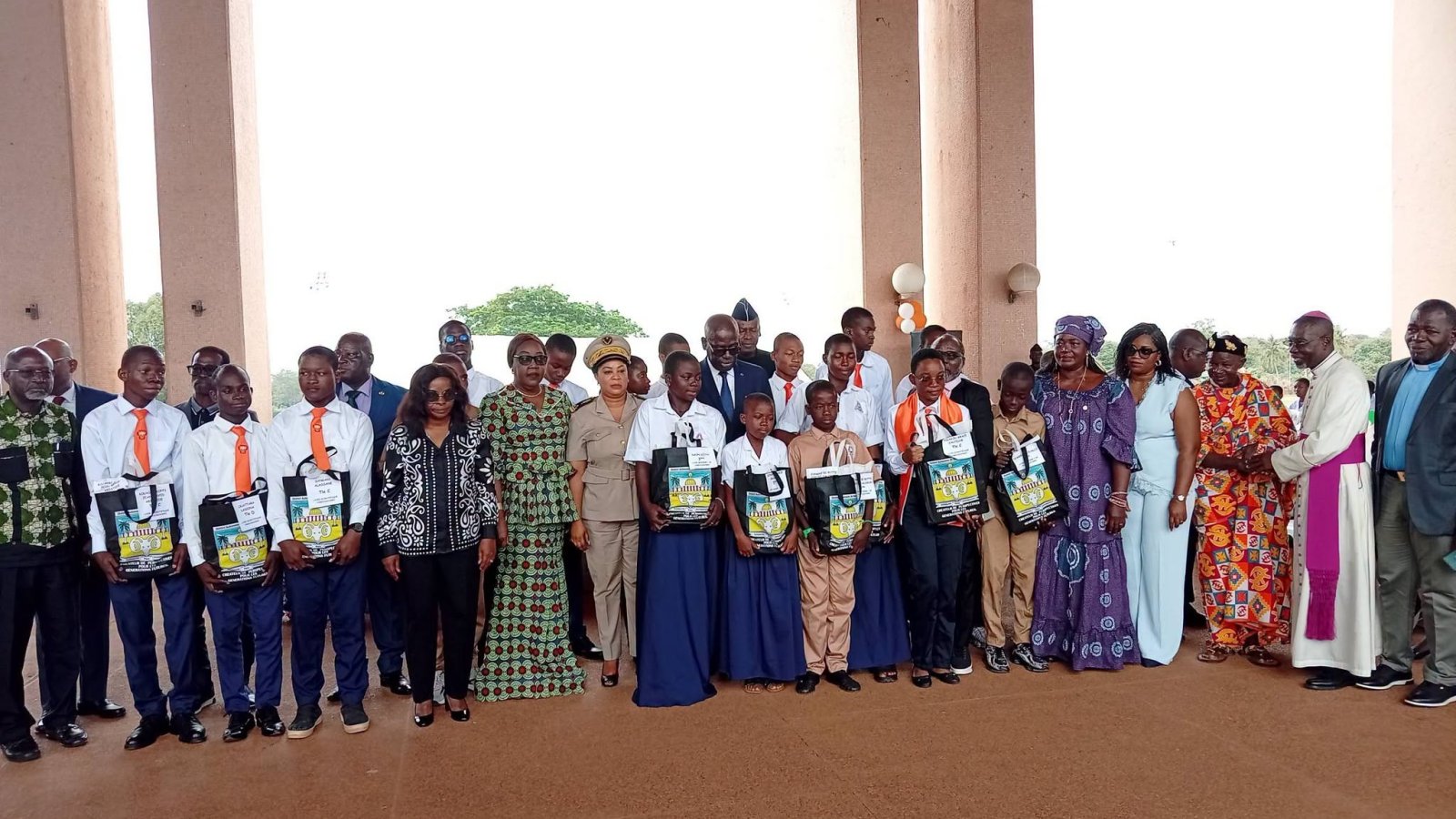 Yamoussoukro: 3 000 kits scolaires remis aux élèves