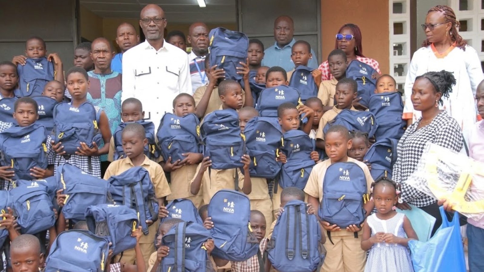 Toumodi : la mairie apporte un appui matériel aux élèves et aux enseignants