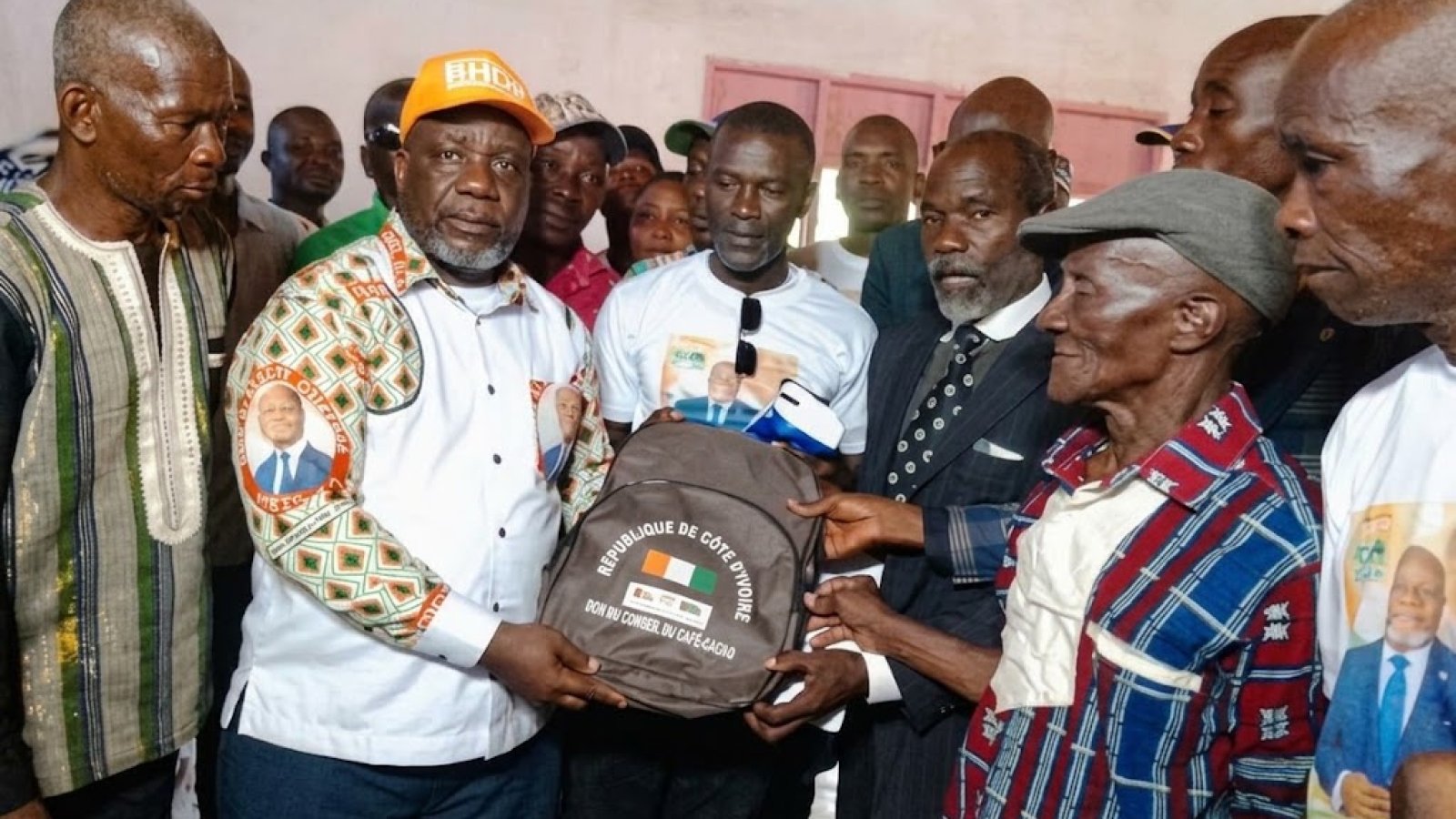 Bangolo : 300 kits scolaires distribués aux enfants de familles modestes