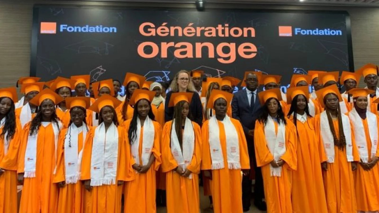 Cinq meilleurs bacheliers bénéficient de bourses d’excellence pour poursuivre leurs études supérieures.
