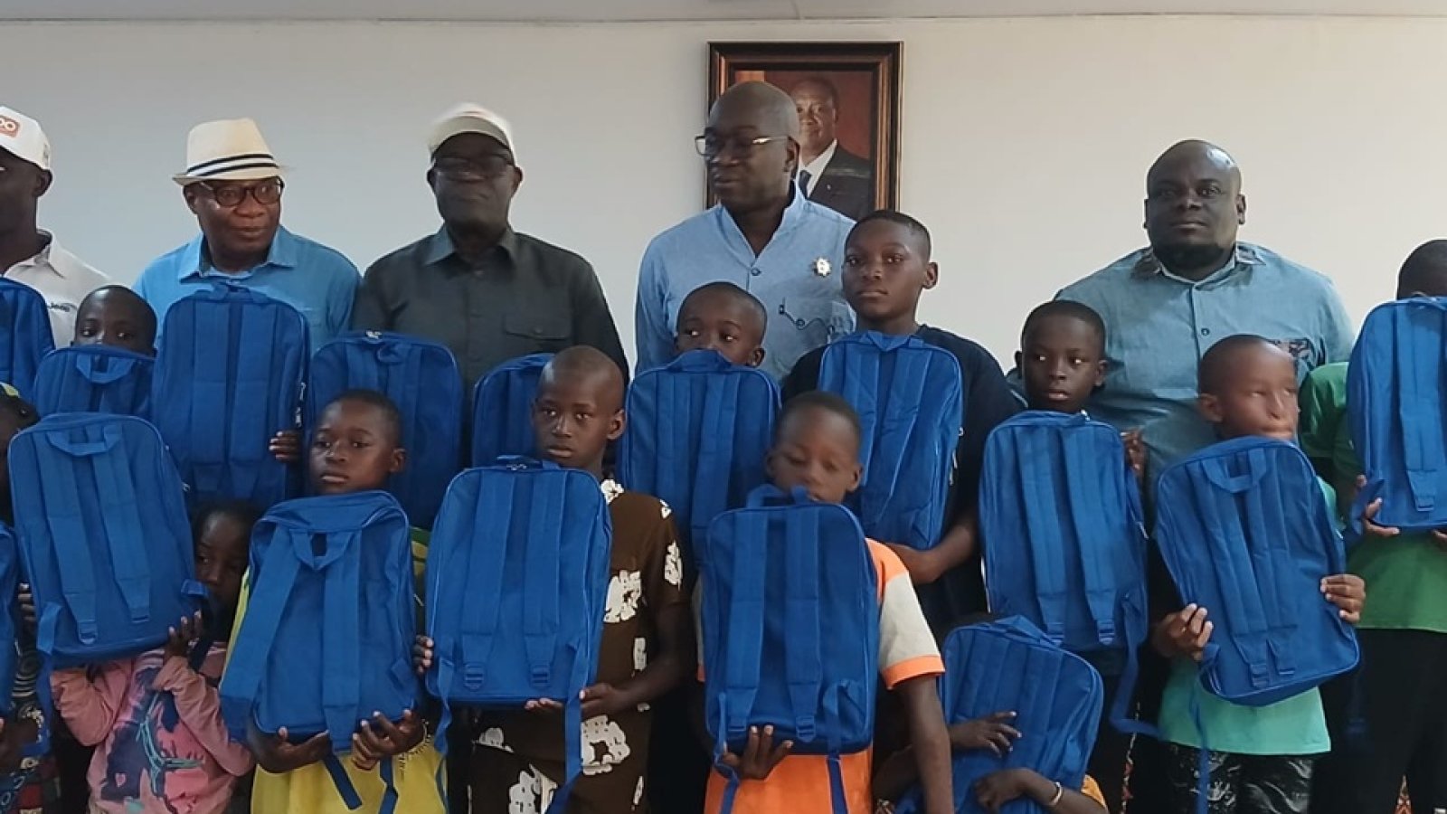 Rentrée scolaire : plus de 3 000 écoliers dotés de kits scolaires à Yamoussoukro