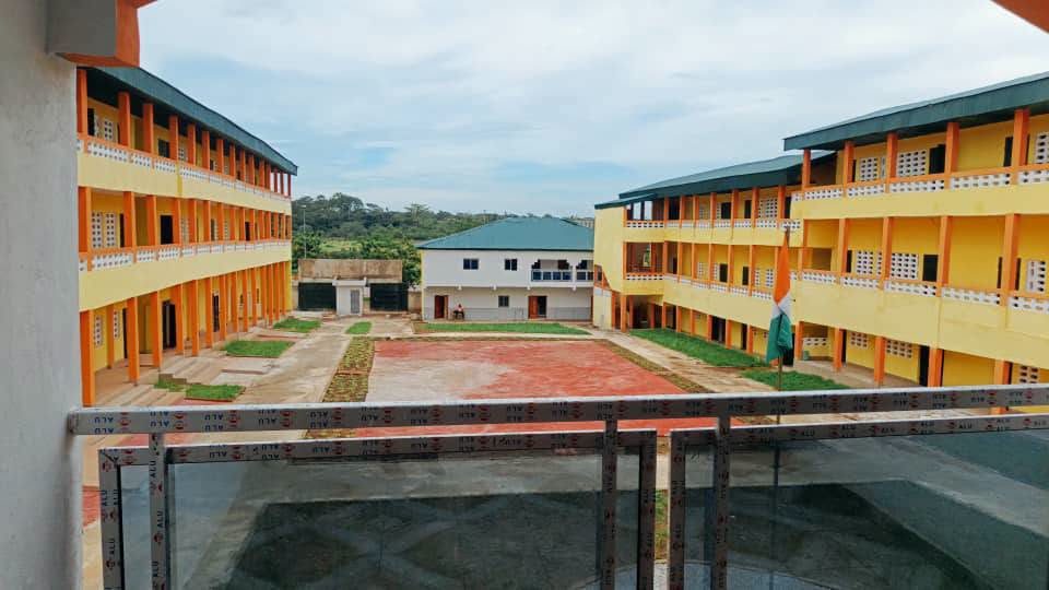 Solidarité éducative : Le Collège privé Bakou équipe la DRENA de Yamoussoukro