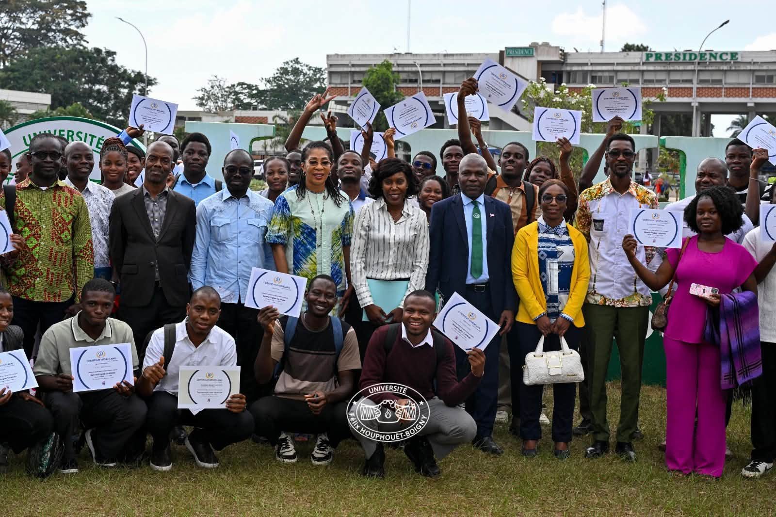 UFHB : 50 étudiants certifiés en anglais grâce à une plateforme numérique d’apprentissage