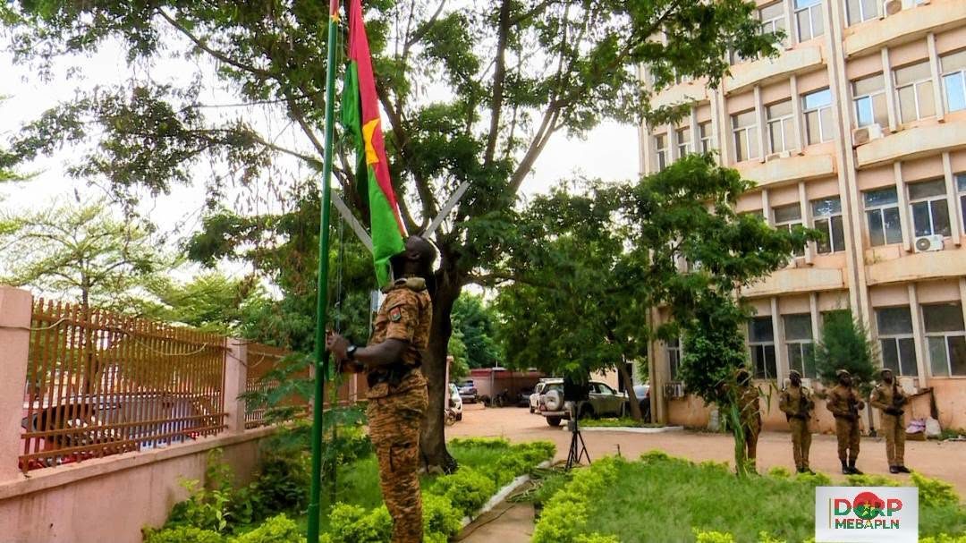 Burkina Faso / Montée des couleurs : Jacques Sosthène DINGARA transmet la vision du Président du Faso pour une souveraineté renforcée