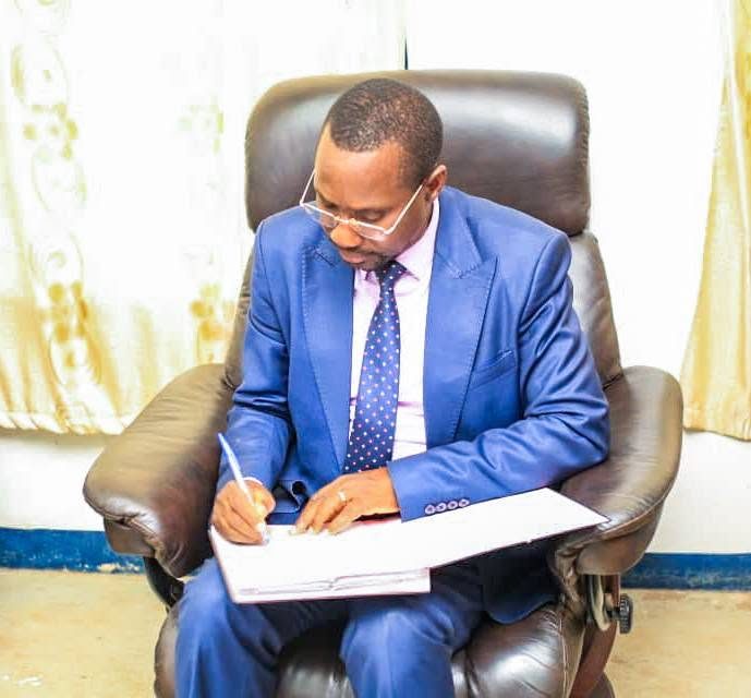 Burundi / Éducation : L’UNESCO remet un important lot de matériel informatique au ministère burundais