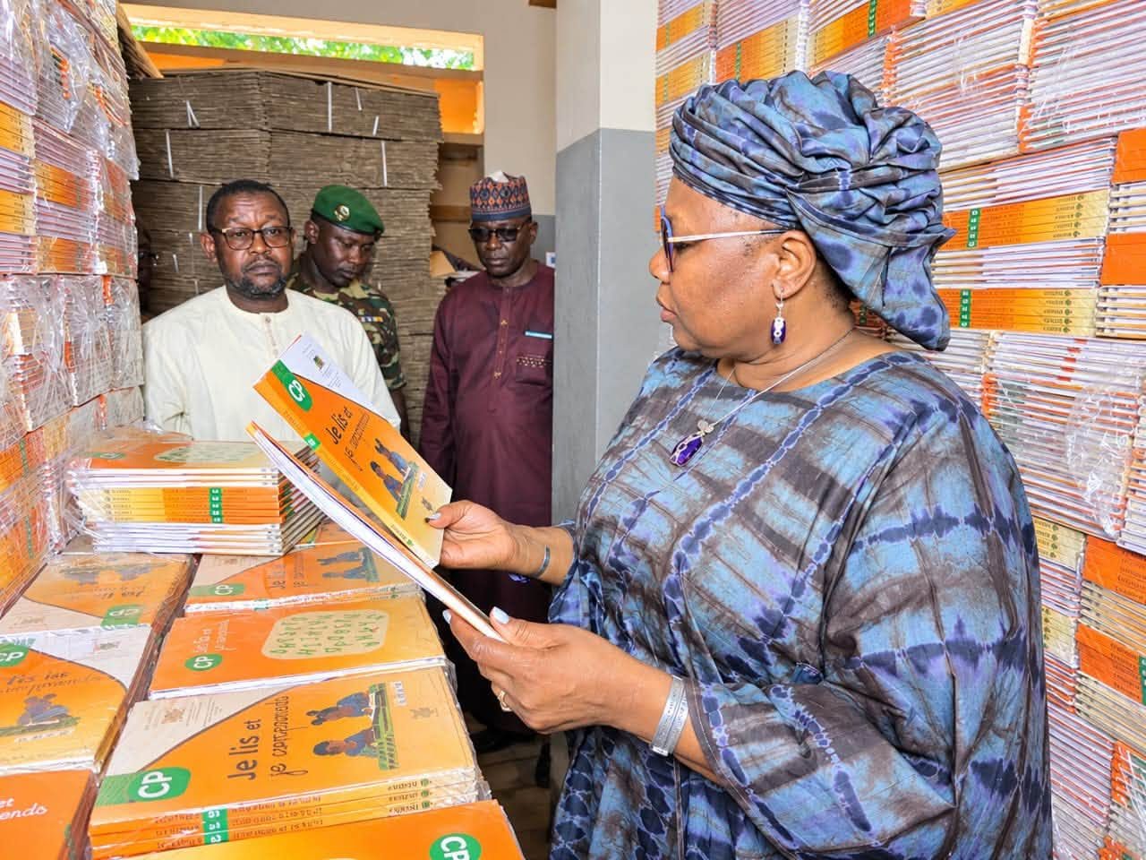 Niger / Rentrée scolaire 2026-2027 : La ministre Dr Élisabeth Shérif lance l’acheminement des fournitures et manuels scolaires