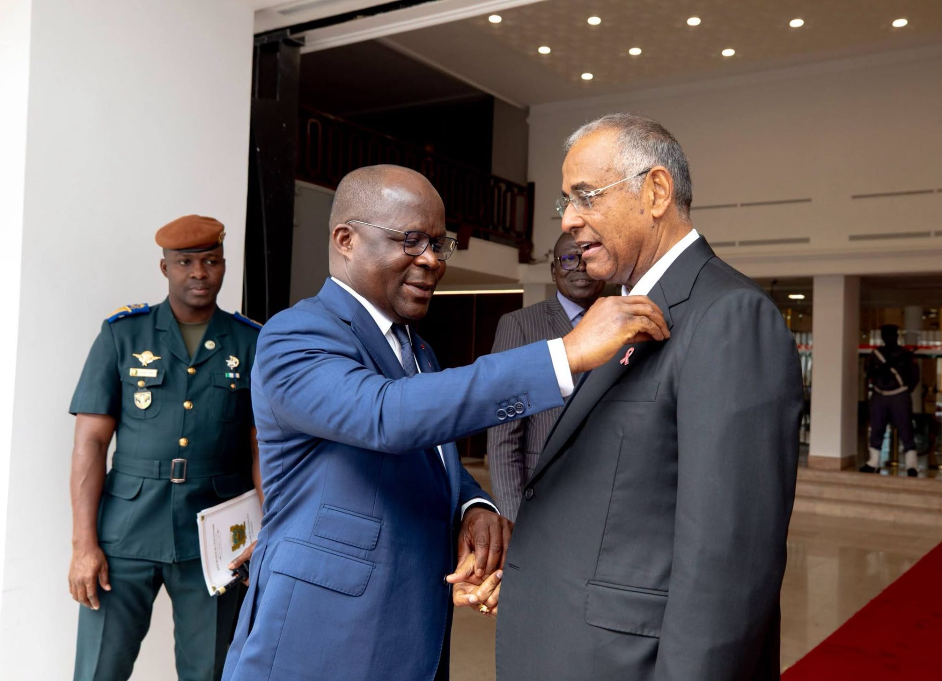 Assemblée nationale : Pierre N’gou DIMBA échange avec les députés à l’occasion de la première conférence de la rotonde