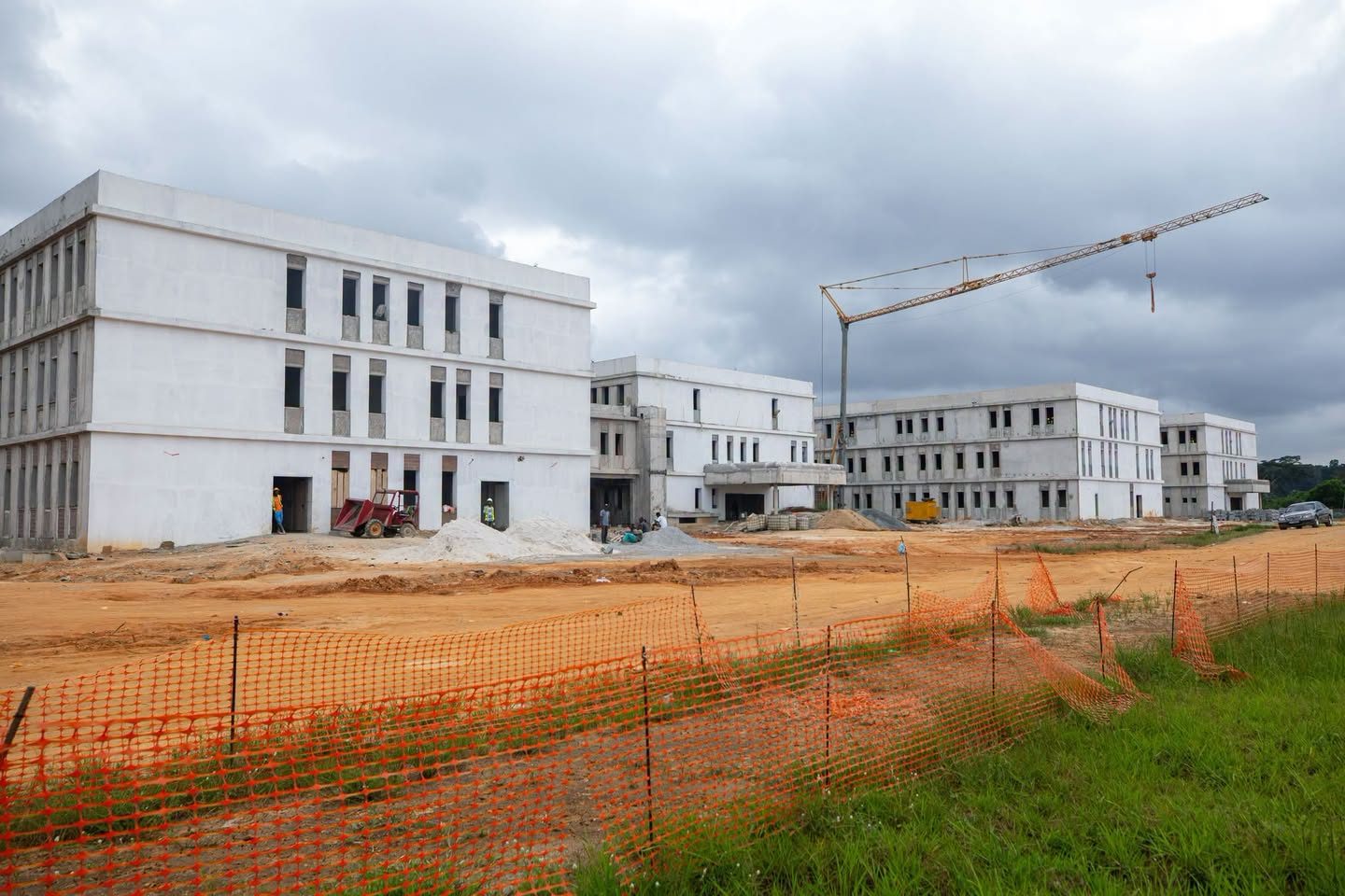 Futur CHU d’Abobo : En visite sur le chantier, Pierre Dimba appelle au respect du délai de livraison