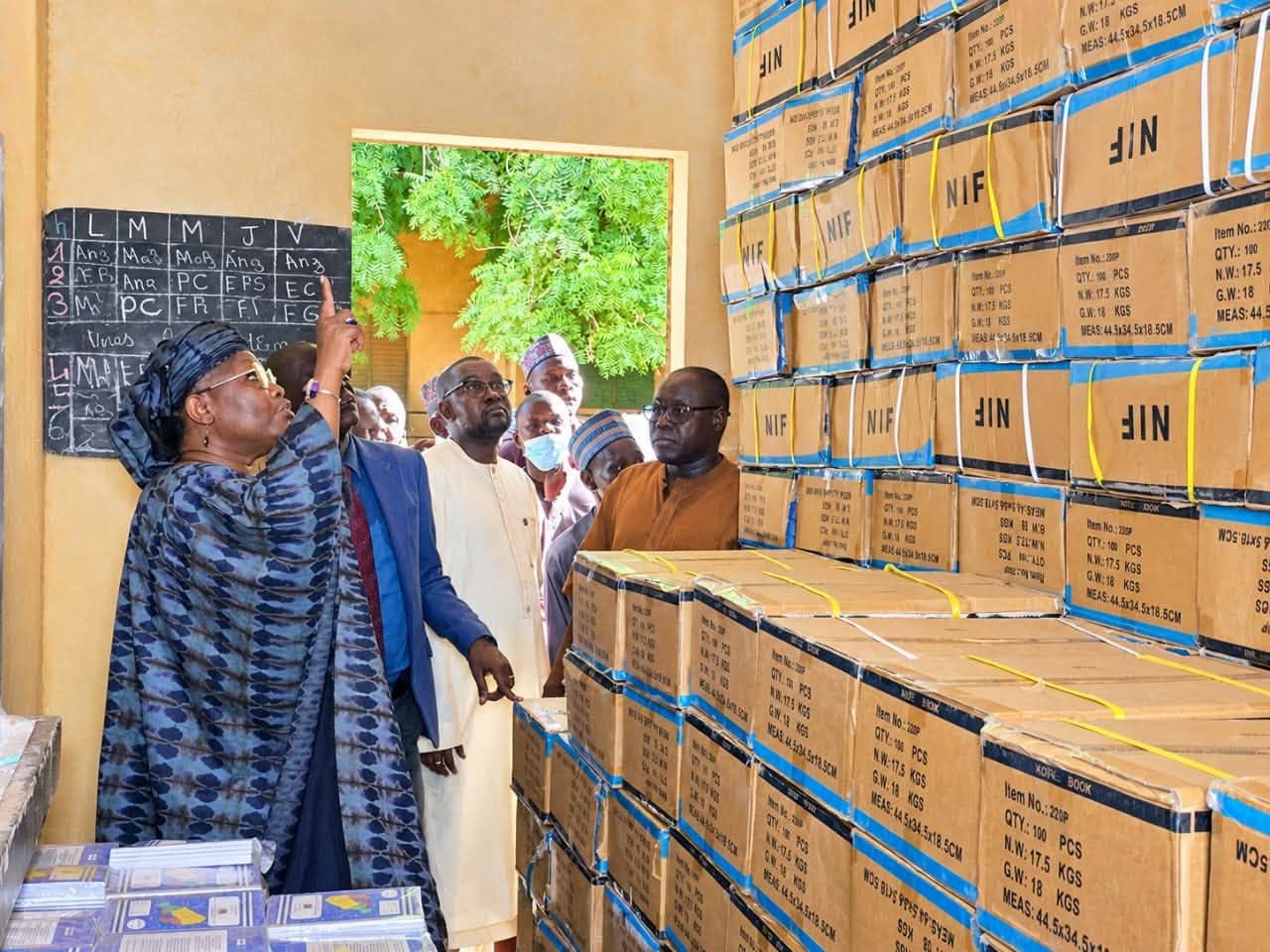 Niger / Rentrée scolaire 2026-2027 : La ministre Dr Élisabeth Shérif lance l’acheminement des fournitures et manuels scolaires
