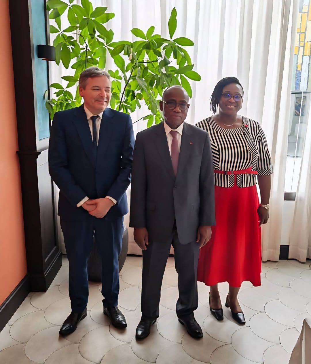 MENAET : Le Ministre N’Guessan KOFFI rend hommage au Directeur de l’AFD en fin de mission