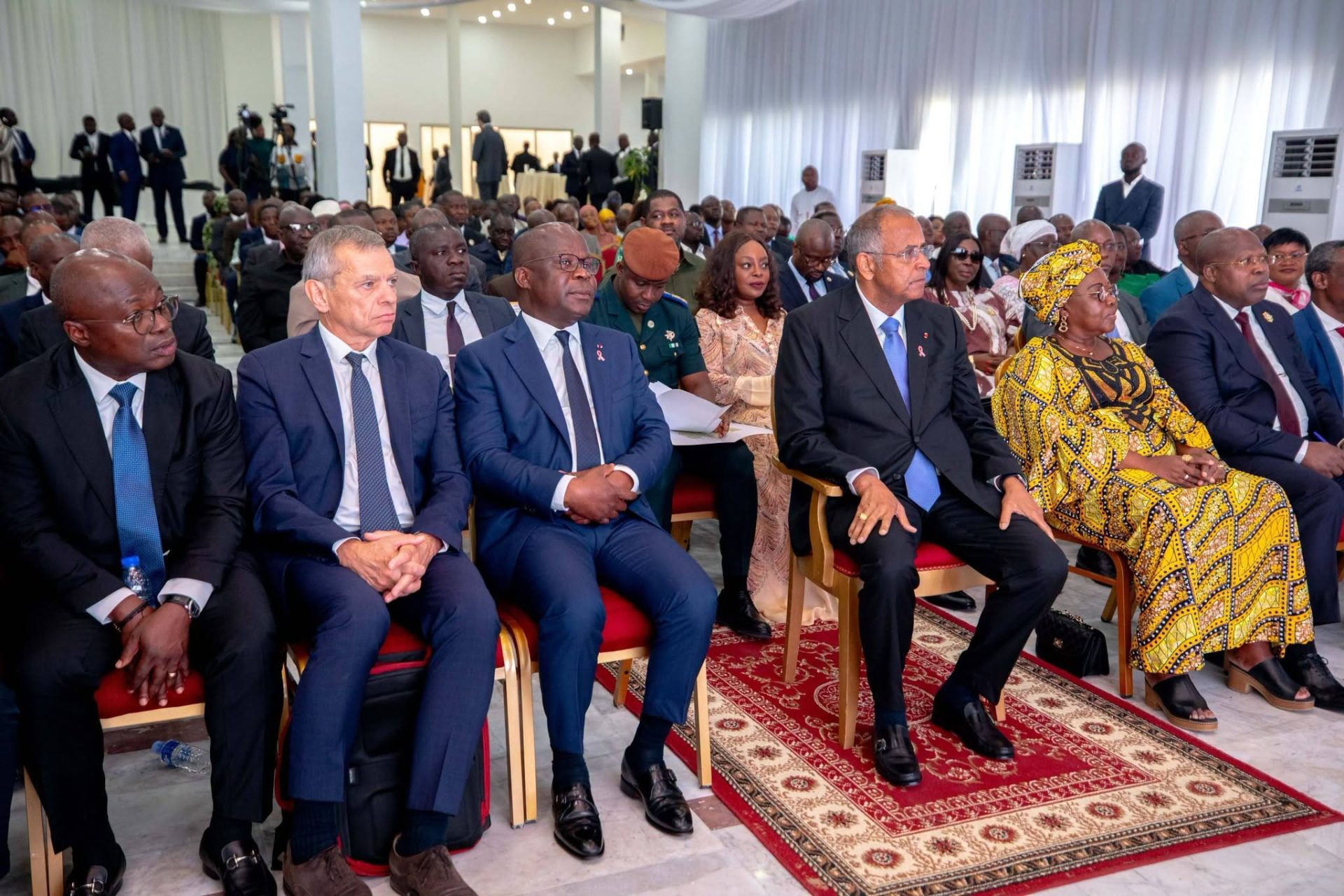 Assemblée nationale : Pierre N’gou DIMBA échange avec les députés à l’occasion de la première conférence de la rotonde