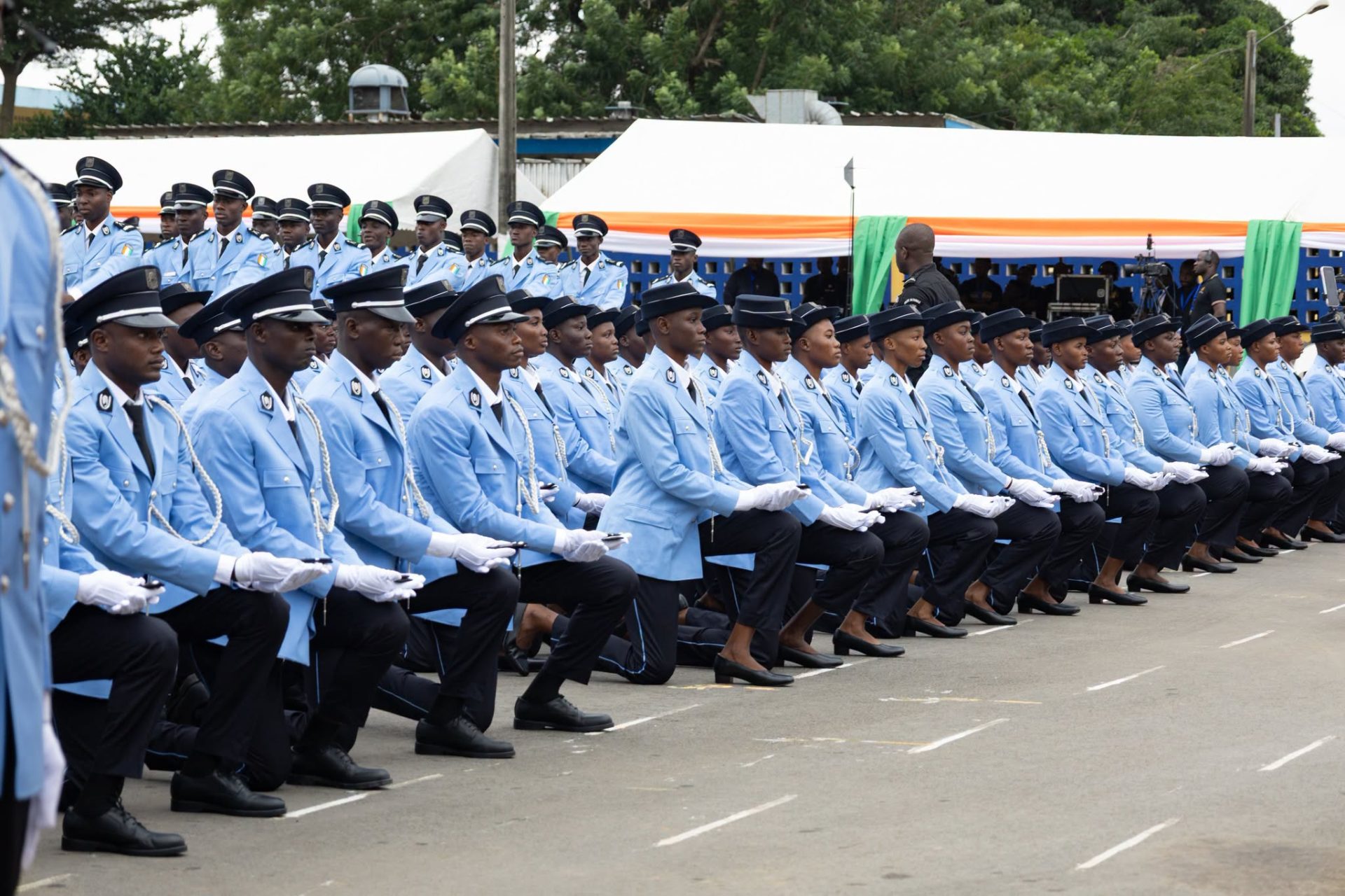 Examens et concours : 2 389 nouveaux sous-officiers de police reçoivent leurs épaulettes sous le parrainage du ministre N'Guessan Koffi.