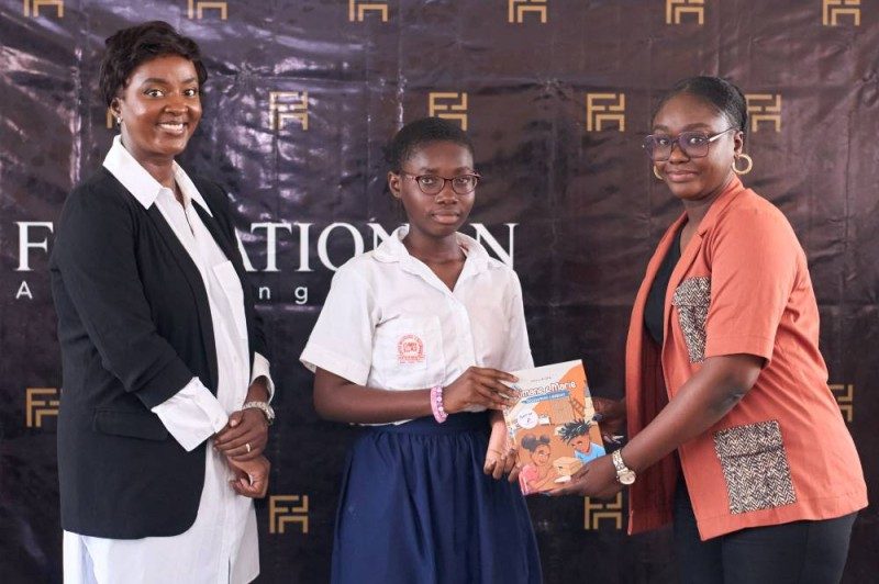 Promotion de la lecture : Léticia Traoré-N’Cho fait don de 300 bandes dessinées au Lycée municipal de Koumassi