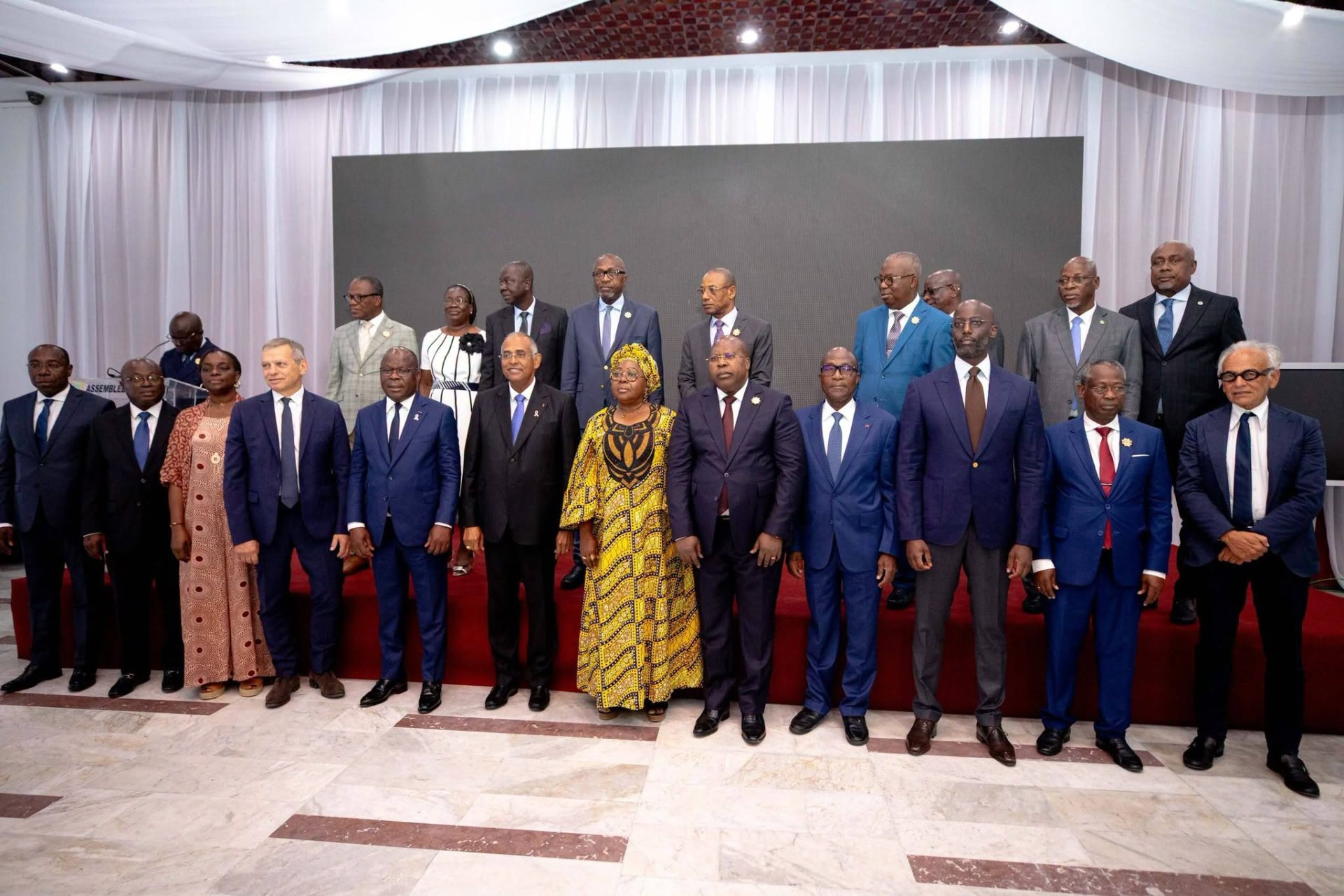 Assemblée nationale : Pierre N’gou DIMBA échange avec les députés à l’occasion de la première conférence de la rotonde