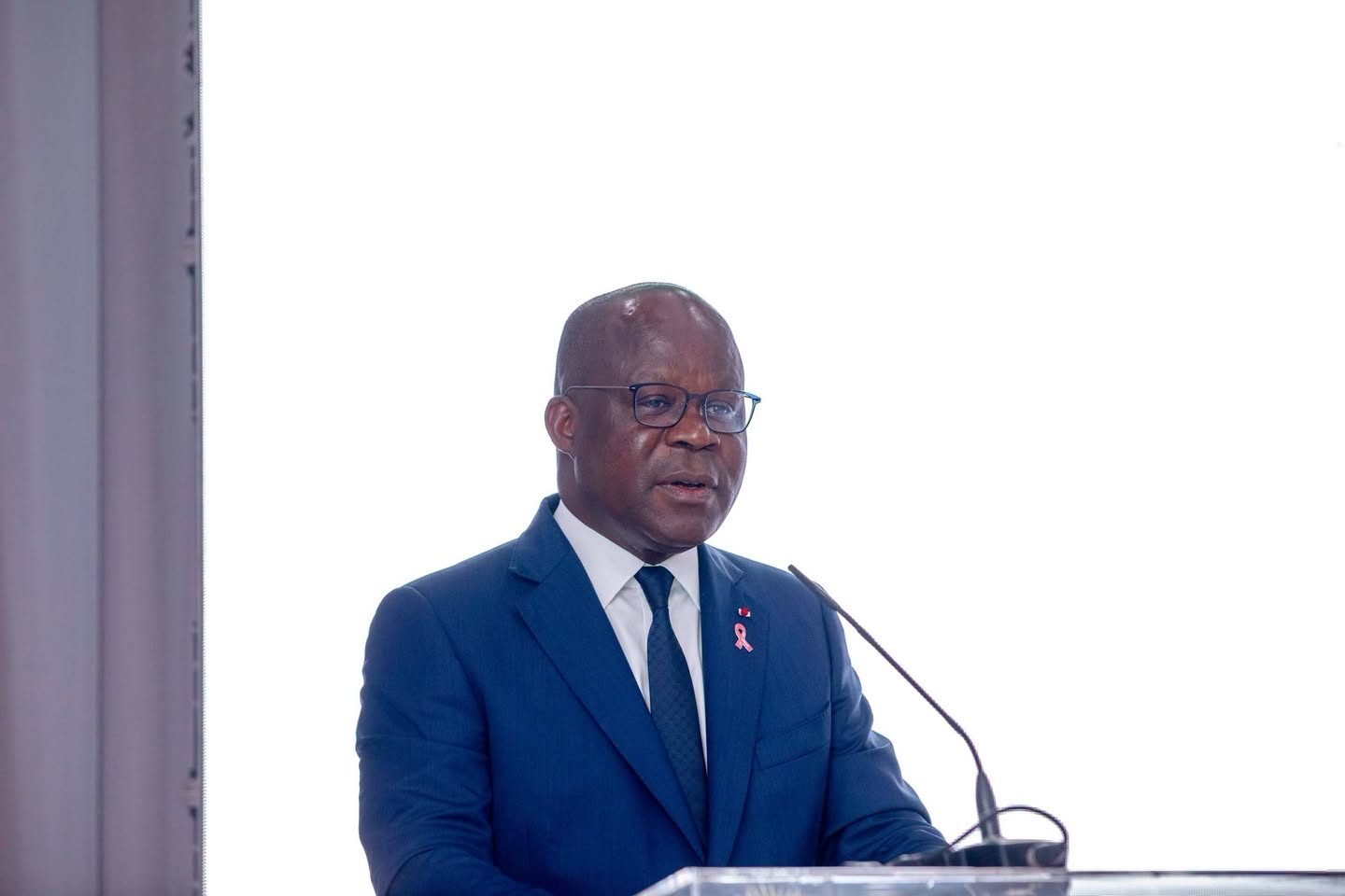 Assemblée nationale : Pierre N’gou DIMBA échange avec les députés à l’occasion de la première conférence de la rotonde