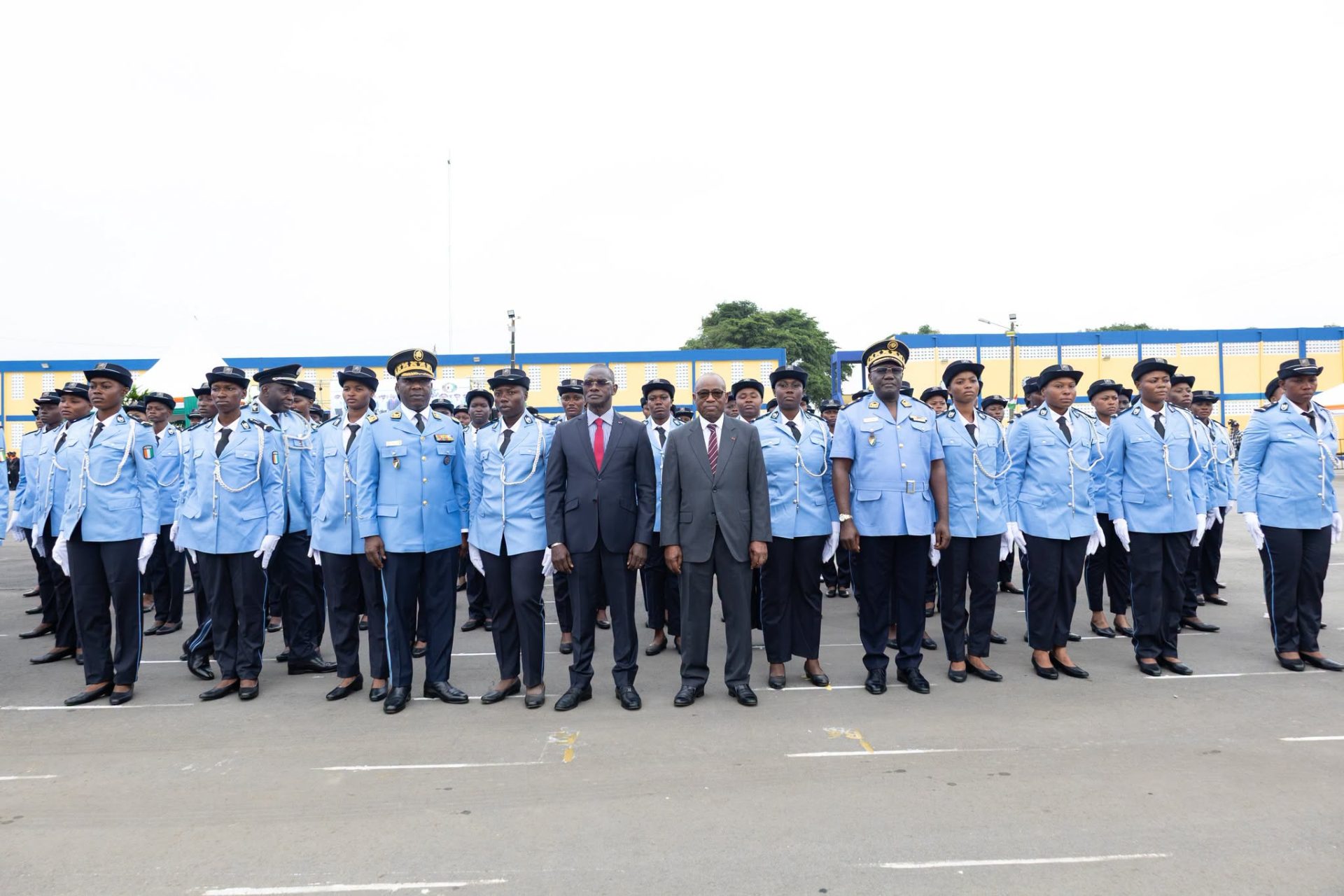 Examens et concours : 2 389 nouveaux sous-officiers de police reçoivent leurs épaulettes sous le parrainage du ministre N'Guessan Koffi.