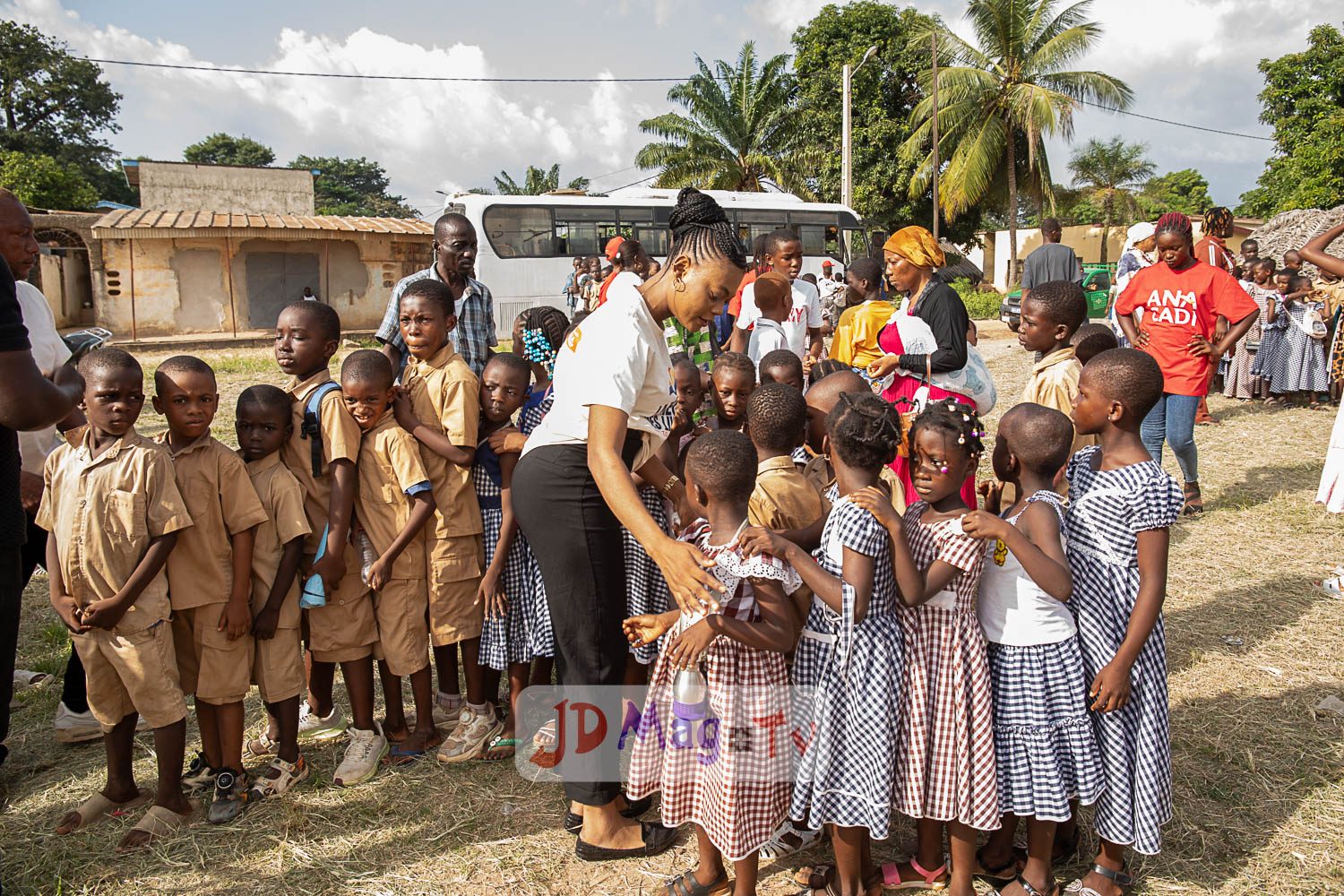 Éducation et Culture : Tata Nahomi sensibilise les élèves aux bienfaits de la lecture