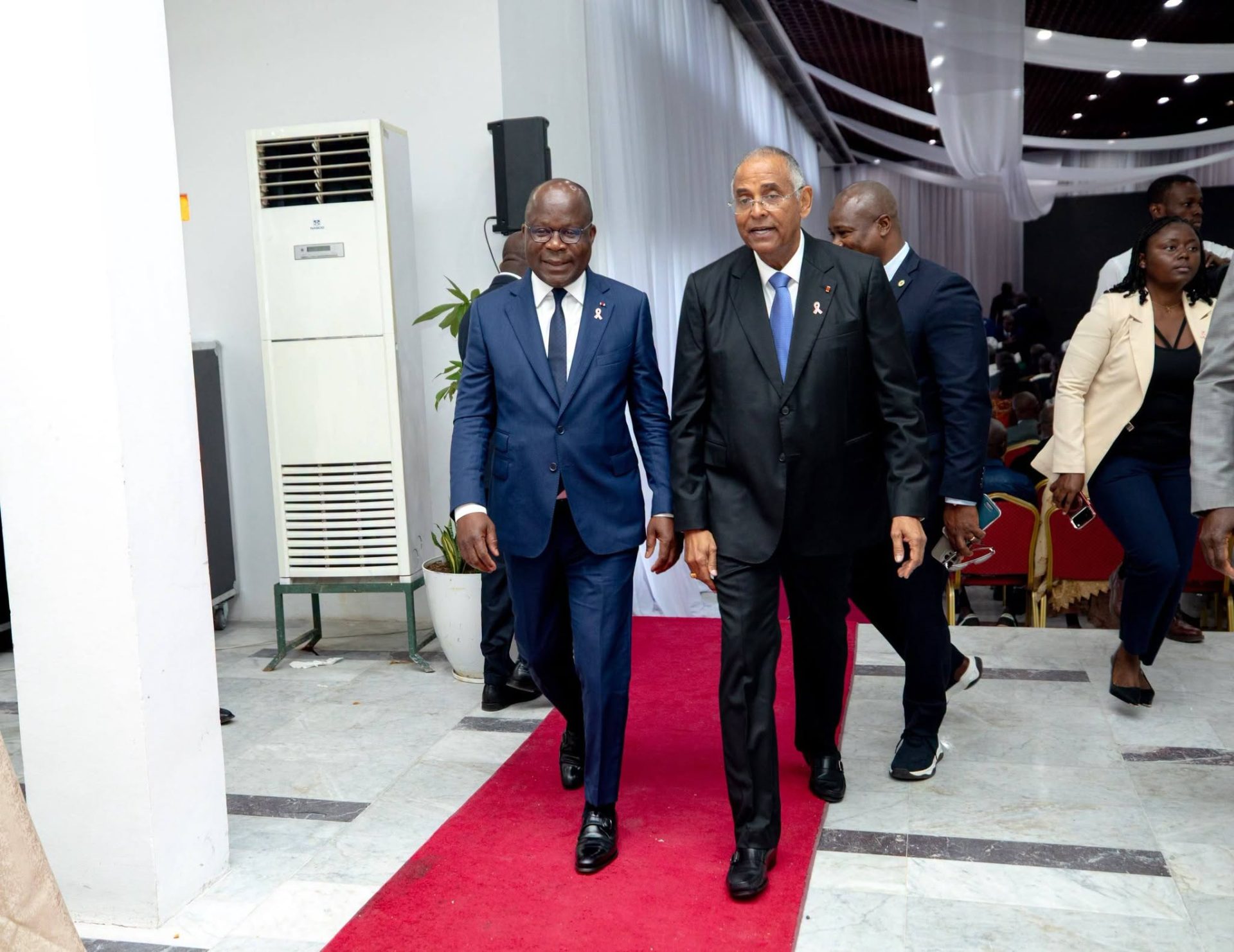 Assemblée nationale : Pierre N’gou DIMBA échange avec les députés à l’occasion de la première conférence de la rotonde