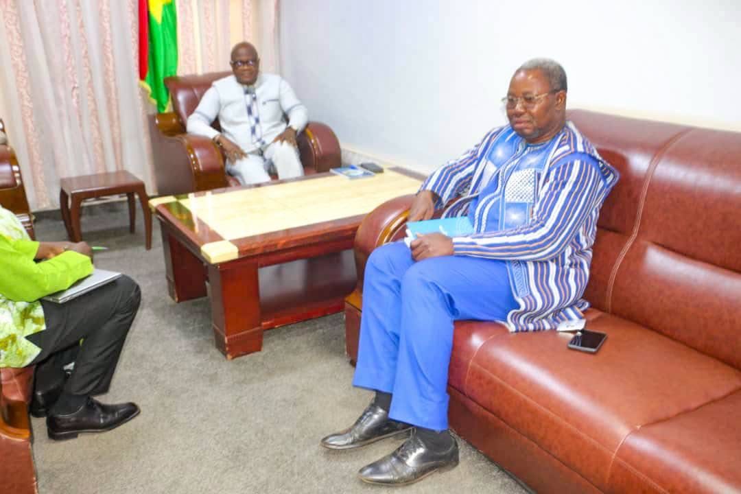 Burkina Faso / Santé - Carnet d’audiences : Le RAME remet son rapport alternatif sur l’accès aux soins au ministre Kargougou