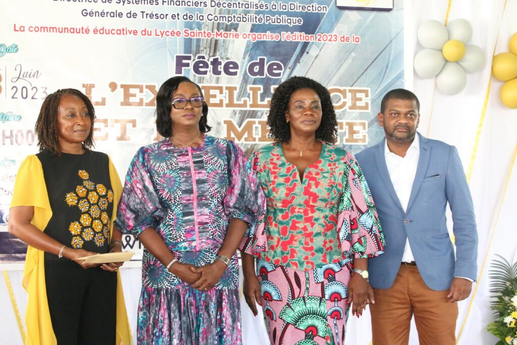 Actions sociales / JD Éditions fête l’excellence et le mérite au Lycée Sainte-Marie de Cocody.
