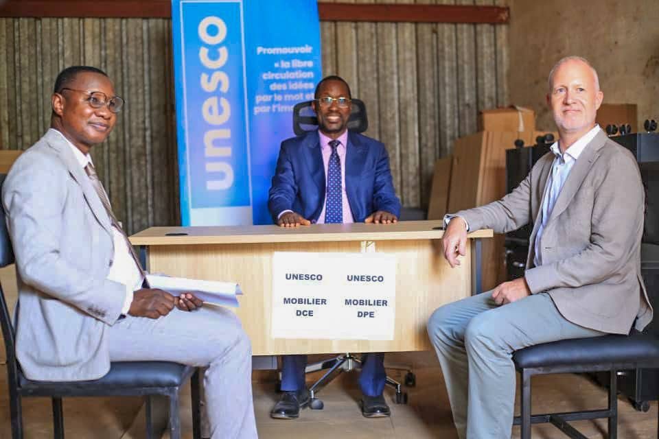 Burundi / Éducation : L’UNESCO remet un important lot de matériel informatique au ministère burundais