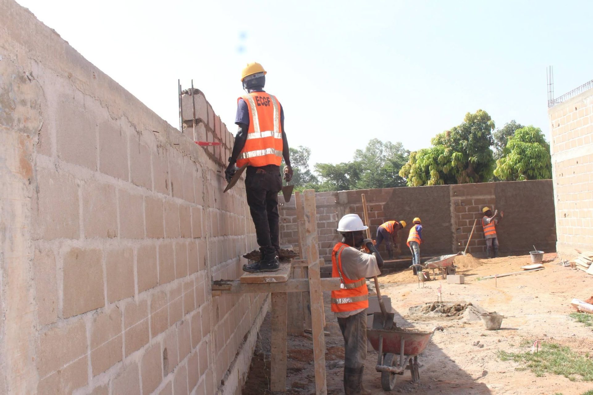 Mali / Infrastructures scolaires : Le ministre de l’Éducation nationale s’enquiert de l’avancement des travaux du lycée de Moribabougou