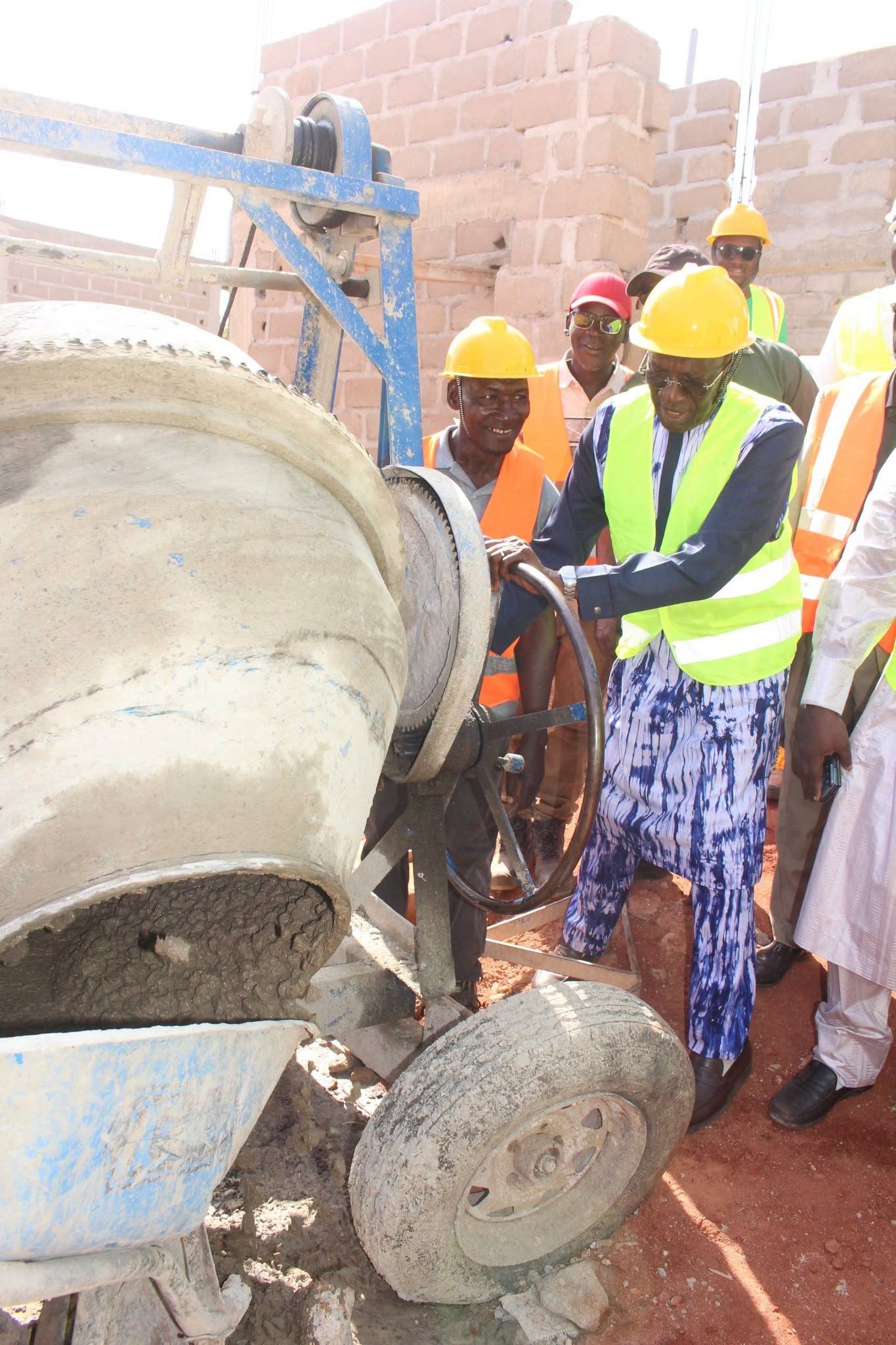 Mali / Infrastructures scolaires : Le ministre de l’Éducation nationale s’enquiert de l’avancement des travaux du lycée de Moribabougou