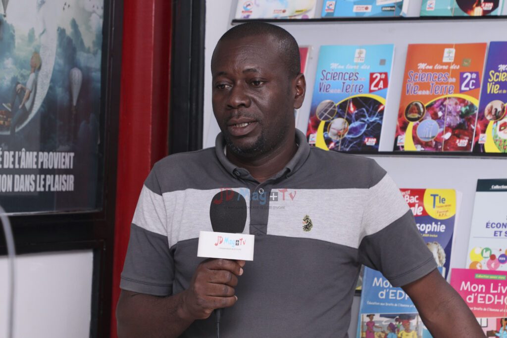 Actions sociales / JD Éditions apporte un soutien au Conseil d’Enseignement SVT du Lycée Municipal GADIÉ Pierre 2 de Yopougon