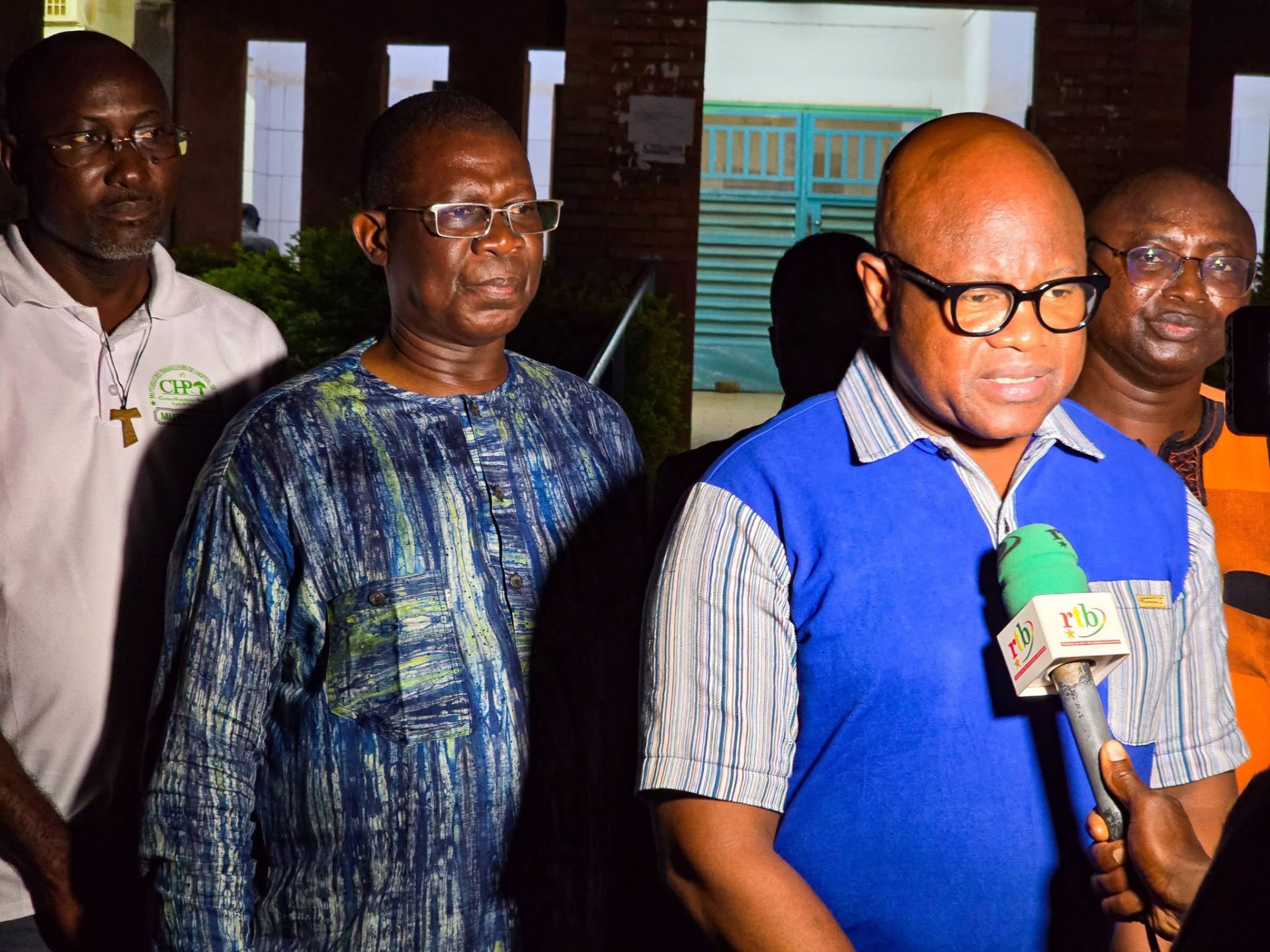 Burkina Faso / "Quand la ville dort, les soignants veillent" : Le ministre Kargougou à la rencontre des agents de santé de Fada