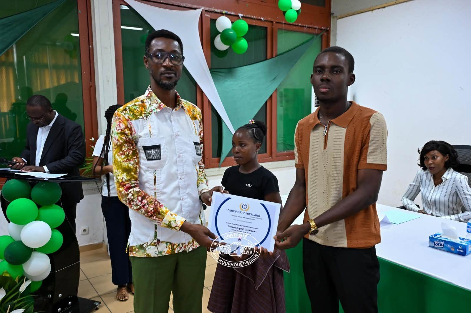 UFHB : 50 étudiants certifiés en anglais grâce à une plateforme numérique d’apprentissage