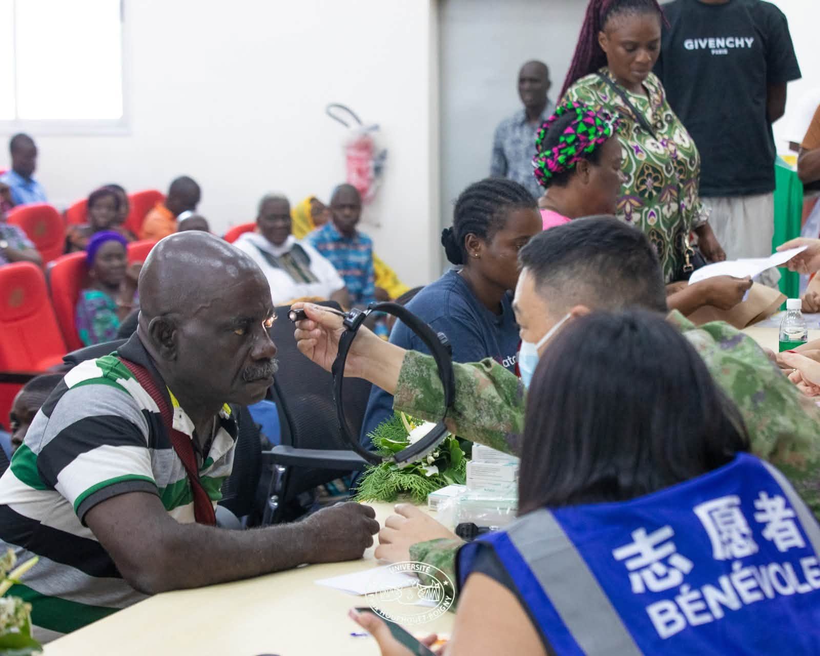 Mission Harmonie 2026 : le navire-hôpital chinois offre des consultations gratuites à l’UFHB