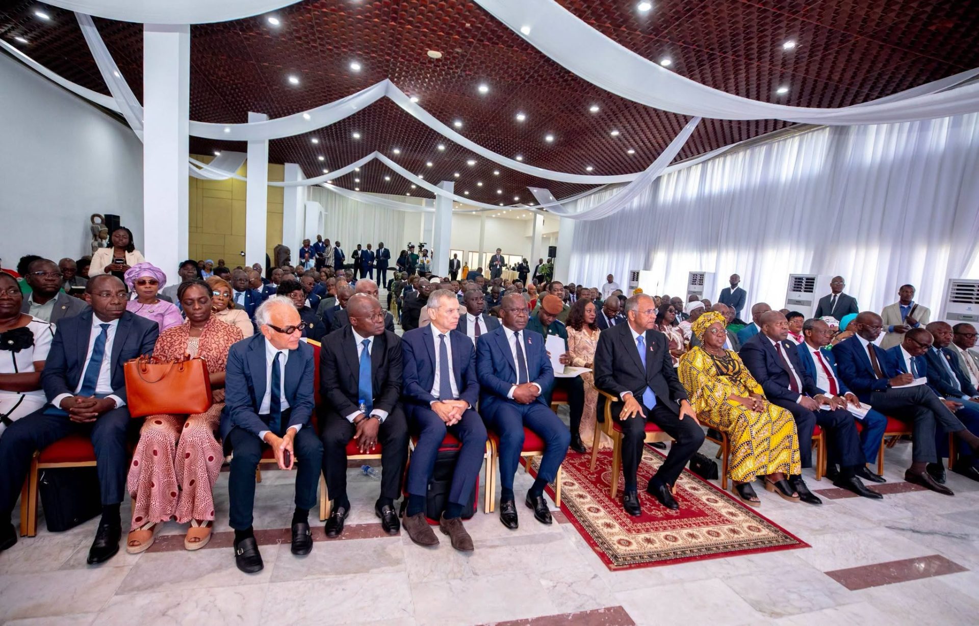 Assemblée nationale : Pierre N’gou DIMBA échange avec les députés à l’occasion de la première conférence de la rotonde