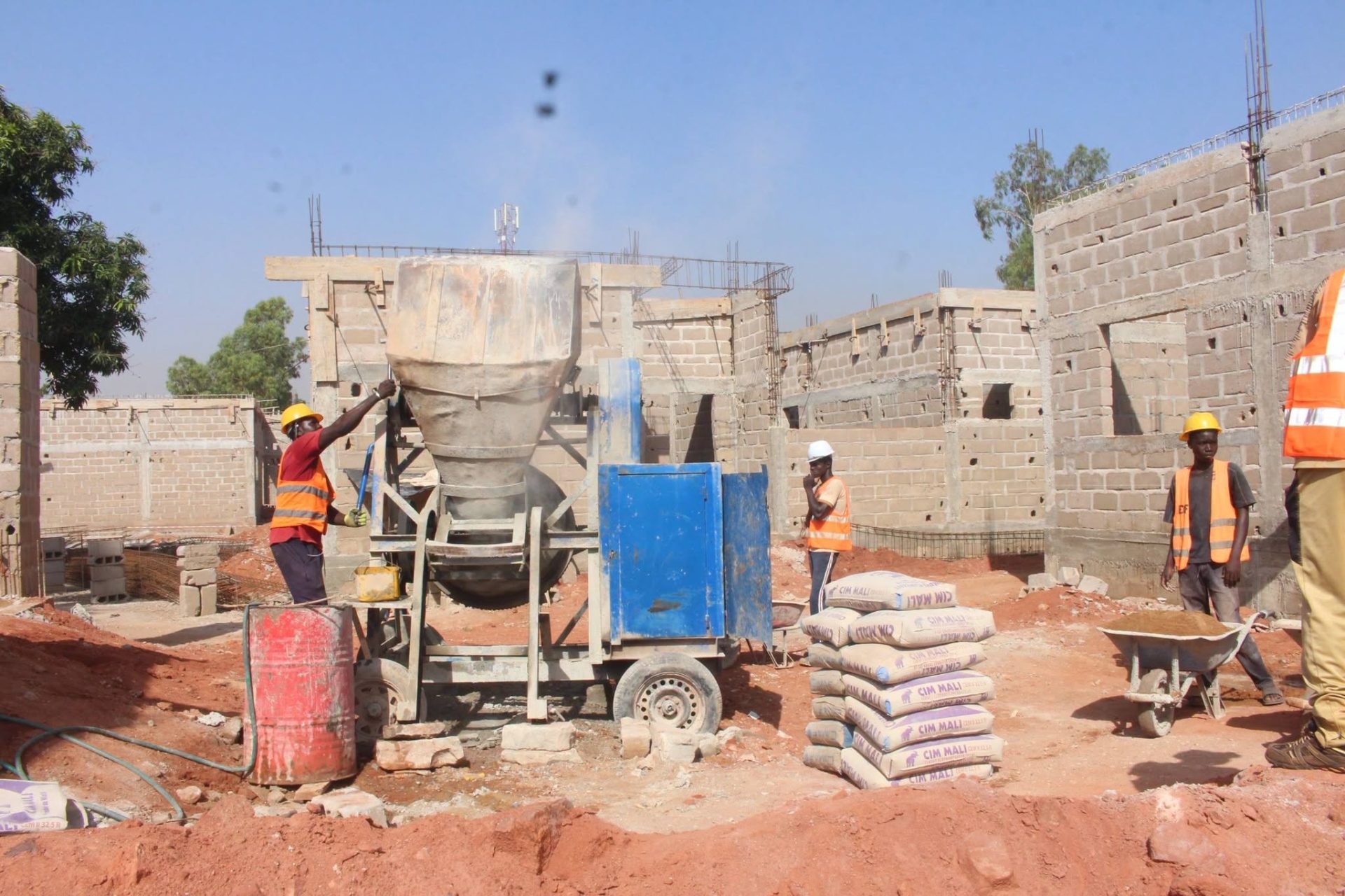 Mali / Infrastructures scolaires : Le ministre de l’Éducation nationale s’enquiert de l’avancement des travaux du lycée de Moribabougou