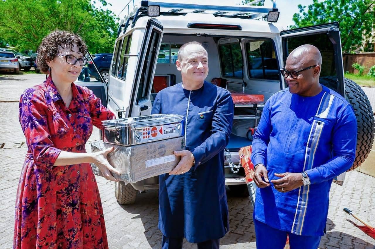 Burkina Faso / Santé : Trois ambulances, 200 lits et 115 tables d’accouchement pour renforcer les infrastructures sanitaires