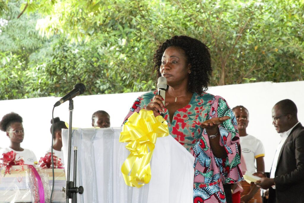 Actions sociales / JD Éditions fête l’excellence et le mérite au Lycée Sainte-Marie de Cocody.