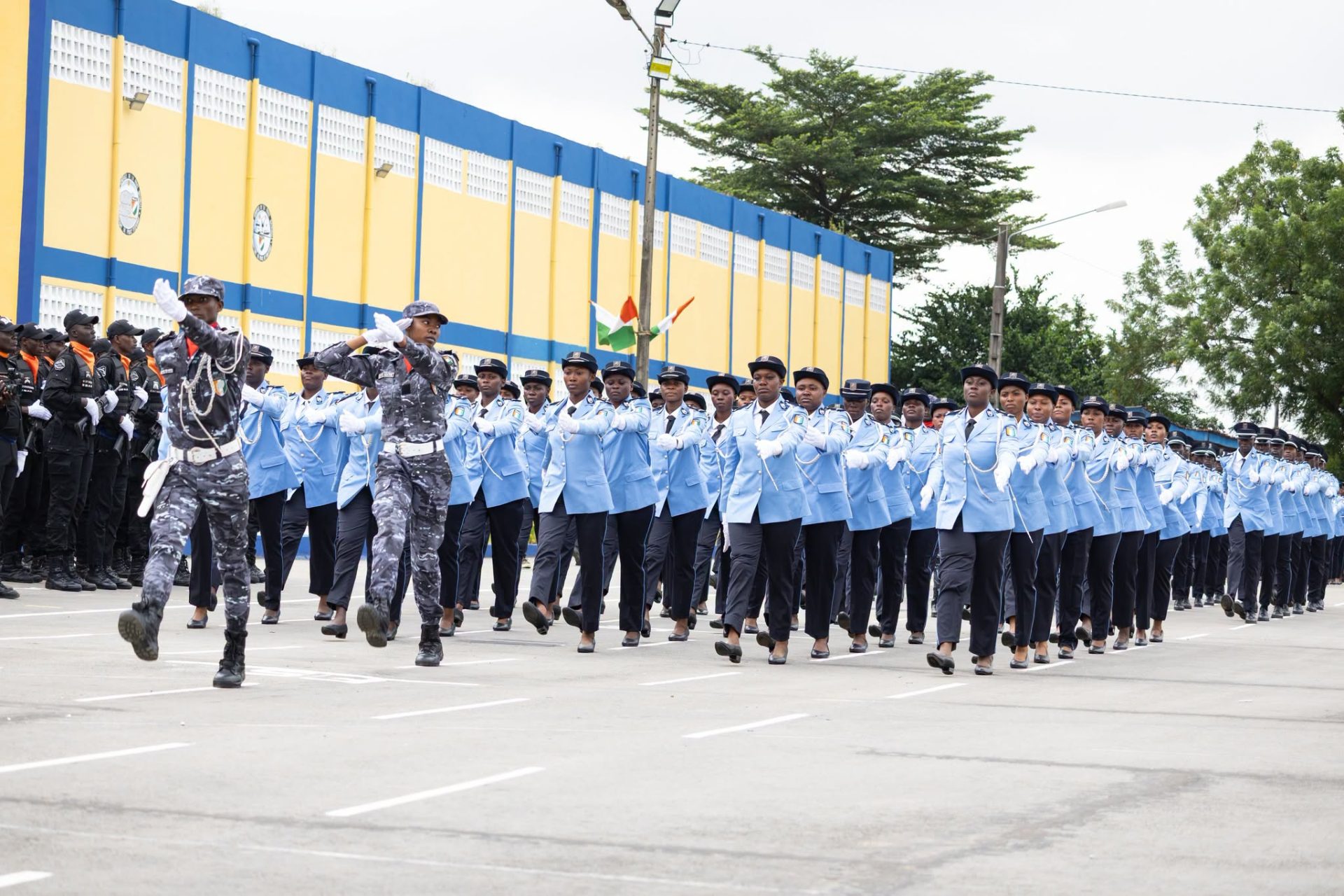 Examens et concours : 2 389 nouveaux sous-officiers de police reçoivent leurs épaulettes sous le parrainage du ministre N'Guessan Koffi.