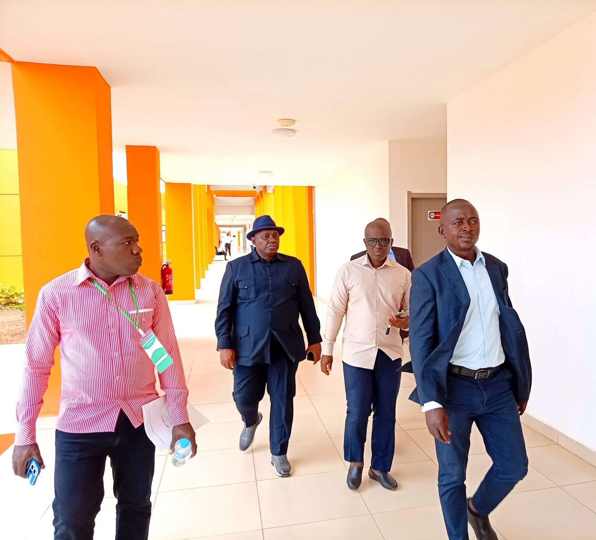 Yamoussoukro : Le DRENAET effectue une visite de terrain sur les sites de formation des enseignants contractuels de Physique-Chimie
