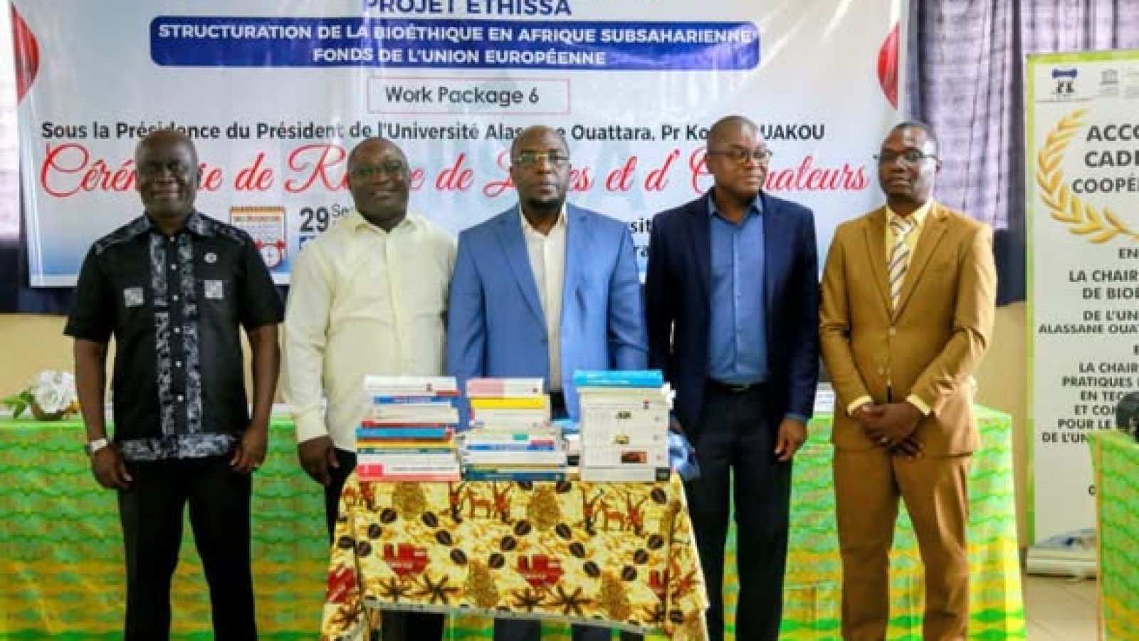 UAO : la Chaire UNESCO de bioéthique renforce son fonds documentaire avec 40 ouvrages et deux ordinateurs