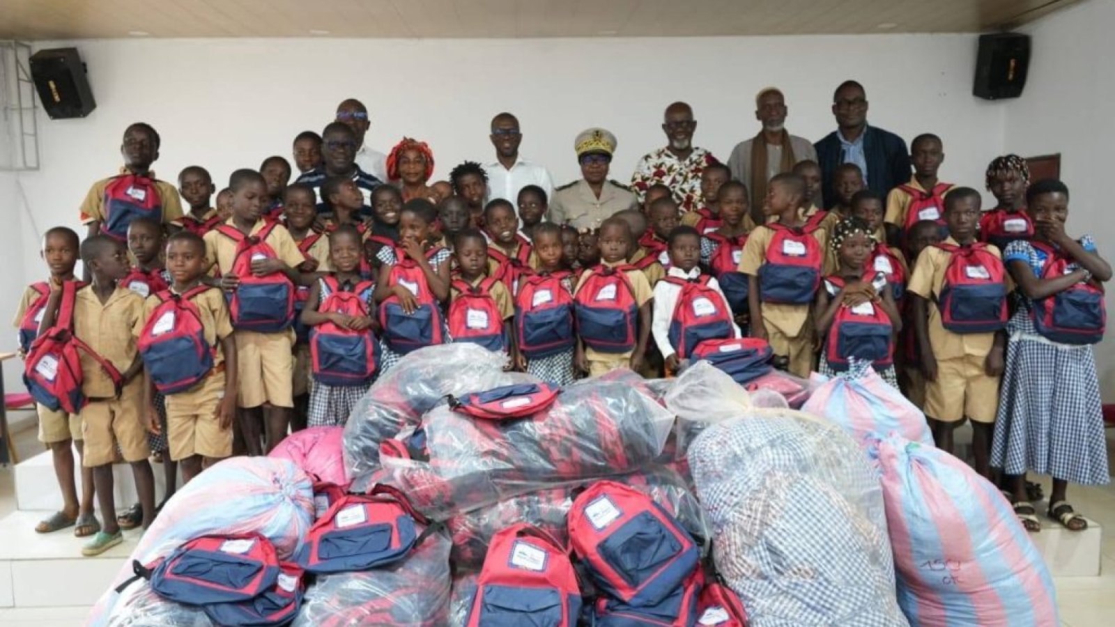 GBÔKLÈ : 2 600 ENFANTS ÉQUIPÉS POUR UNE RENTRÉE SCOLAIRE SANS OBSTACLES