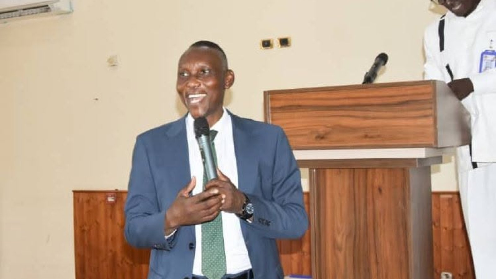 Tchad / Le ministre de l’Enseignement supérieur rend hommage aux enseignants-chercheurs promus au CAMES
