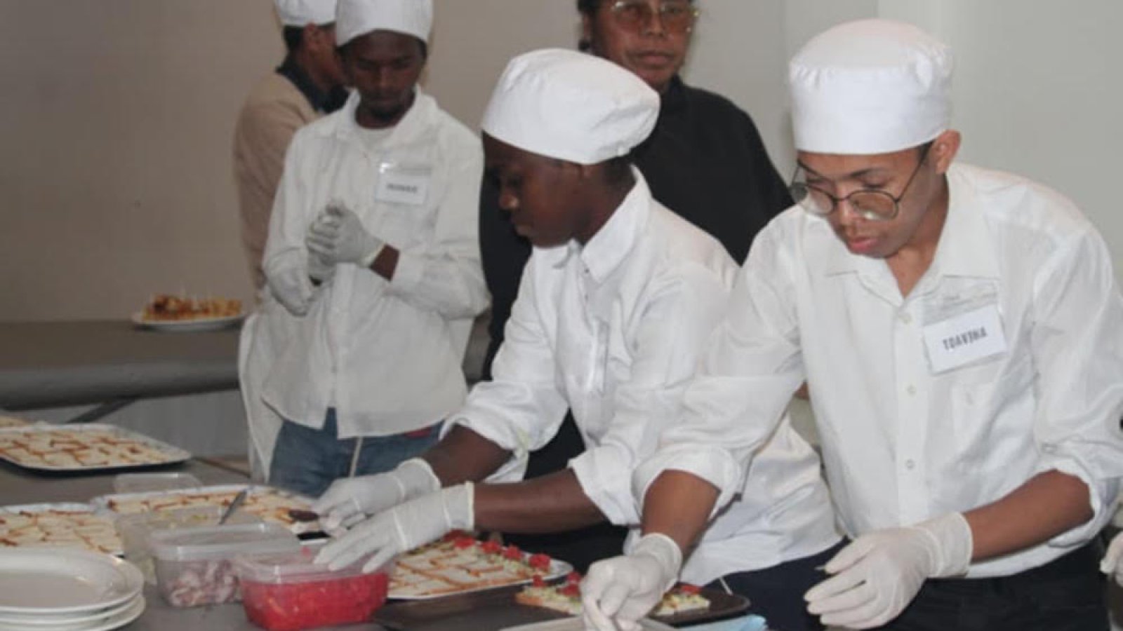 Madagascar : 13 personnes en situation de handicap formées aux métiers de l’hôtellerie