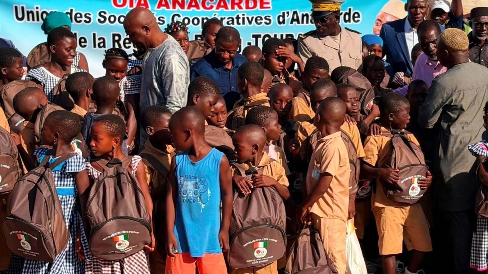 Bafing : 110 élèves dotés de kits scolaires et alimentaires par l’USCAREB